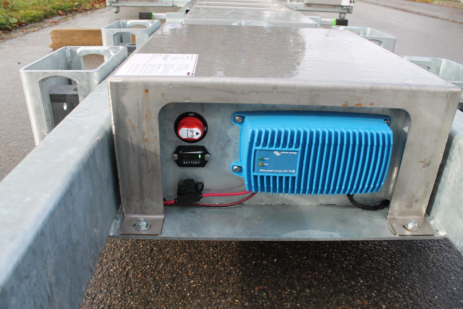 Hauptschalter und Batteriestand